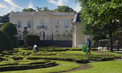 Entretien d’espaces verts par l’ESAT Gaillan-Richelieu